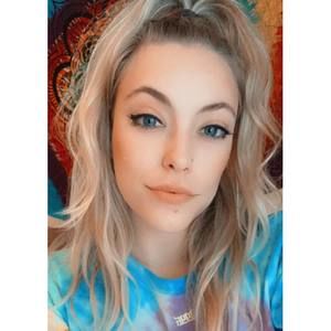 Meet your Posher, Becca